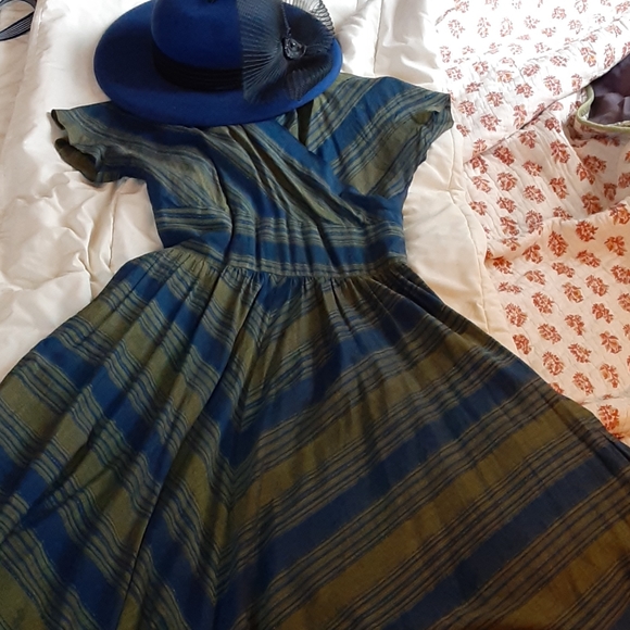 Dresses & Skirts - Vintage midi dress